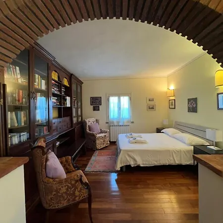 Elena Villa *